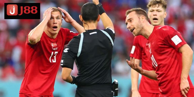 Bí kíp soi kèo thẻ phạt chuẩn xác từ chuyên gia